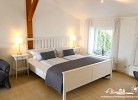 41 Weiße Villa am Schwanenteich OG rechts
