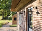 Familienidyll unter Reet mit Ofen