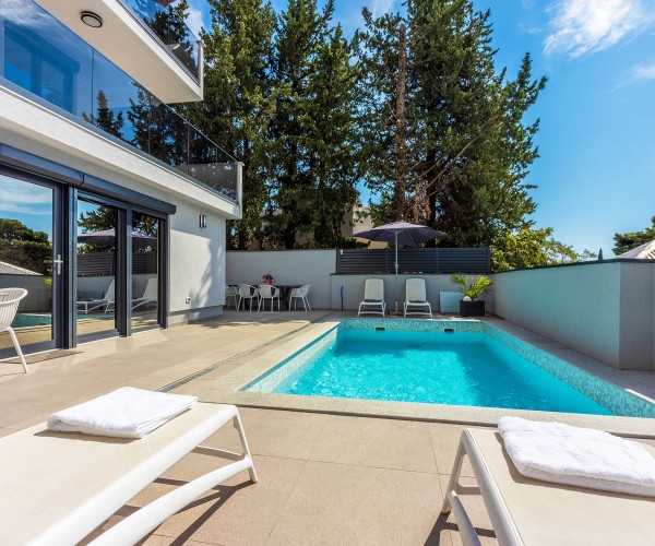 Holiday Oasis 2