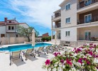 Villa Nina Apartments Dreizimmer-Wohnung mit Balkon und Meerblick 4+2
