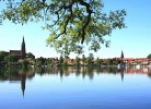 S 42A- stilvolles Ferienhaus an der Müritz mit grossem Garten & Kamin in Röbel