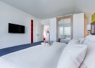 Fewo Kapitän James Cook Olpenitz by Seeblick Ferien, allergikerfreundlich, Wasserbett, 3Zi. Top Lage, E-Ladesäule, XXL- Wellnesdusche